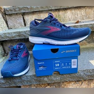 NWT - Brooks Dyad 11 Women’s Running Shoes - Size 10